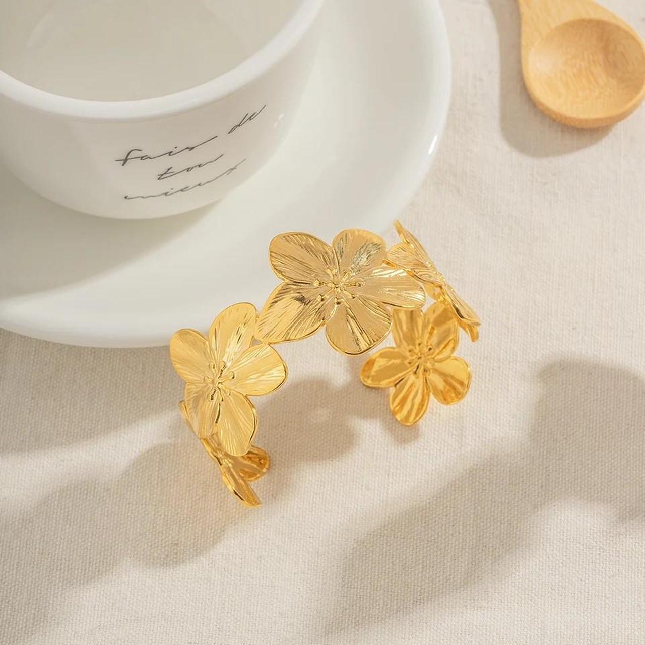Fallon | Elegantes Armband im Blumenstil