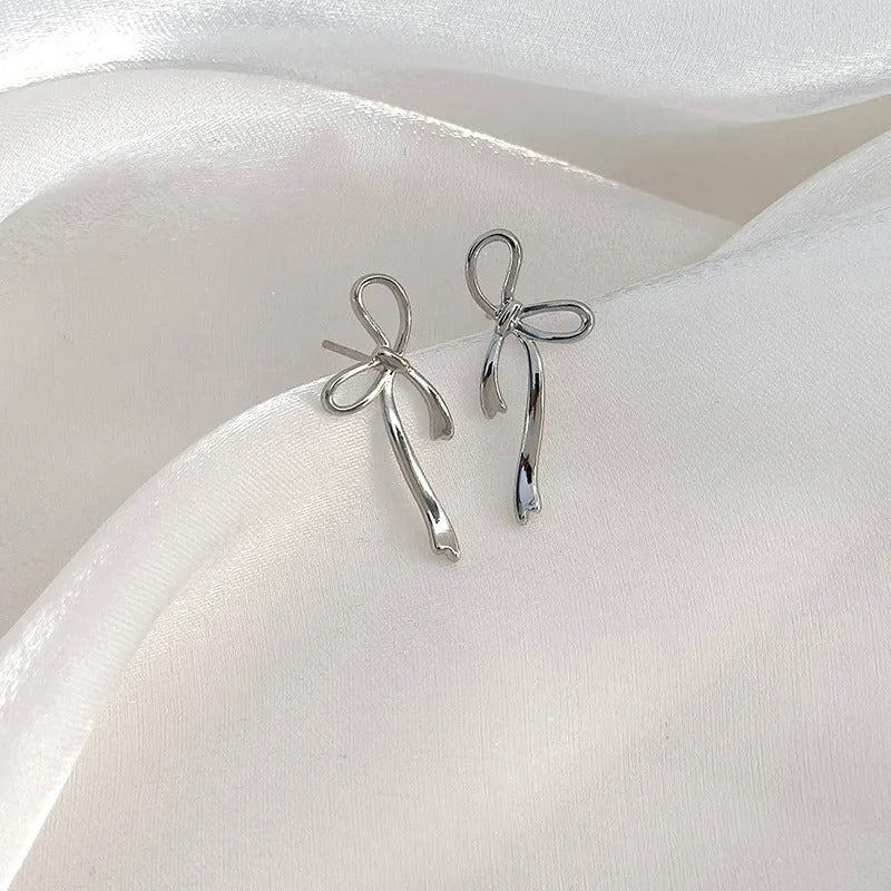Merryn | Elegante, von Bändern inspirierte Ohrringe
