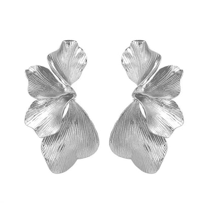 Elegante Statement-Ohrringe mit Blütenblättern