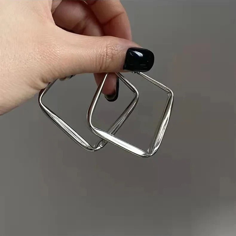 Kora | Minimalistische geometrische quadratische Ohrringe