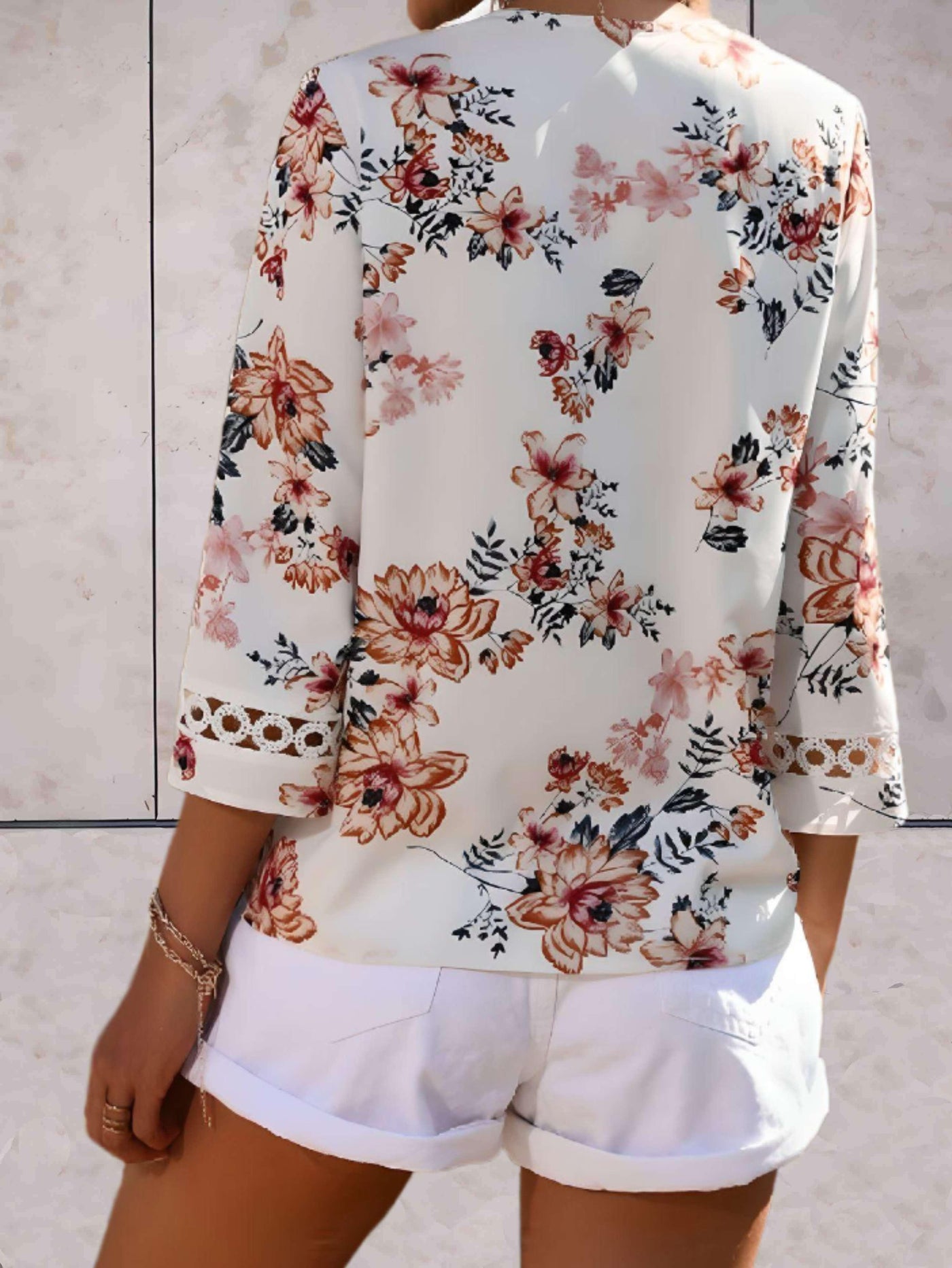 Noelle | Soft Bloom Bluse mit V-Ausschnitt