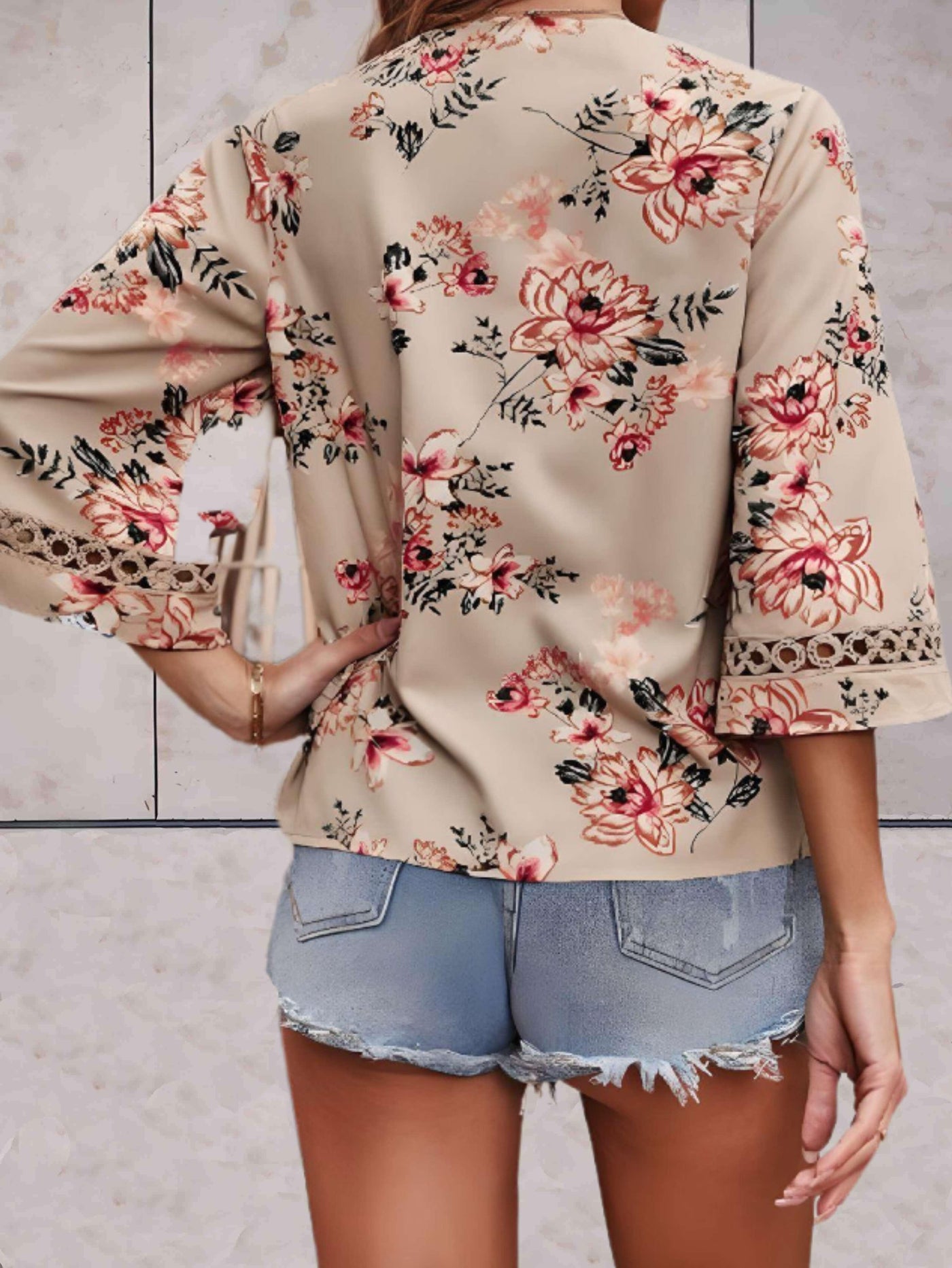 Noelle | Soft Bloom Bluse mit V-Ausschnitt
