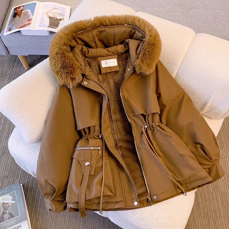 Whitley | Stylischer Cinch-Taillenmantel mit Pelzkapuze