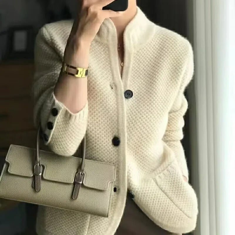 Tove | Gemütliche gerippte Strickjacke mit Knopfleiste