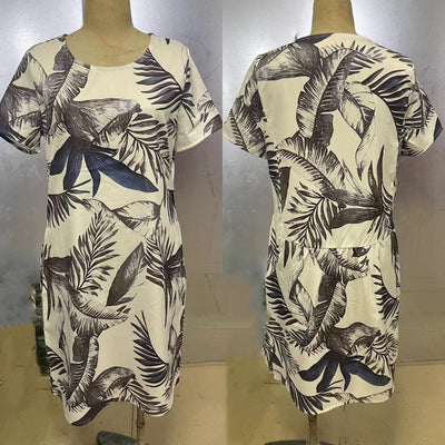 Kleid mit Rundhalsausschnitt und botanischem Print