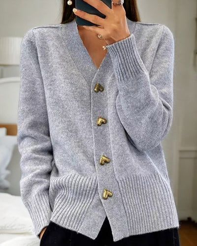 Adele – Weicher Cardigan mit Herzknöpfen