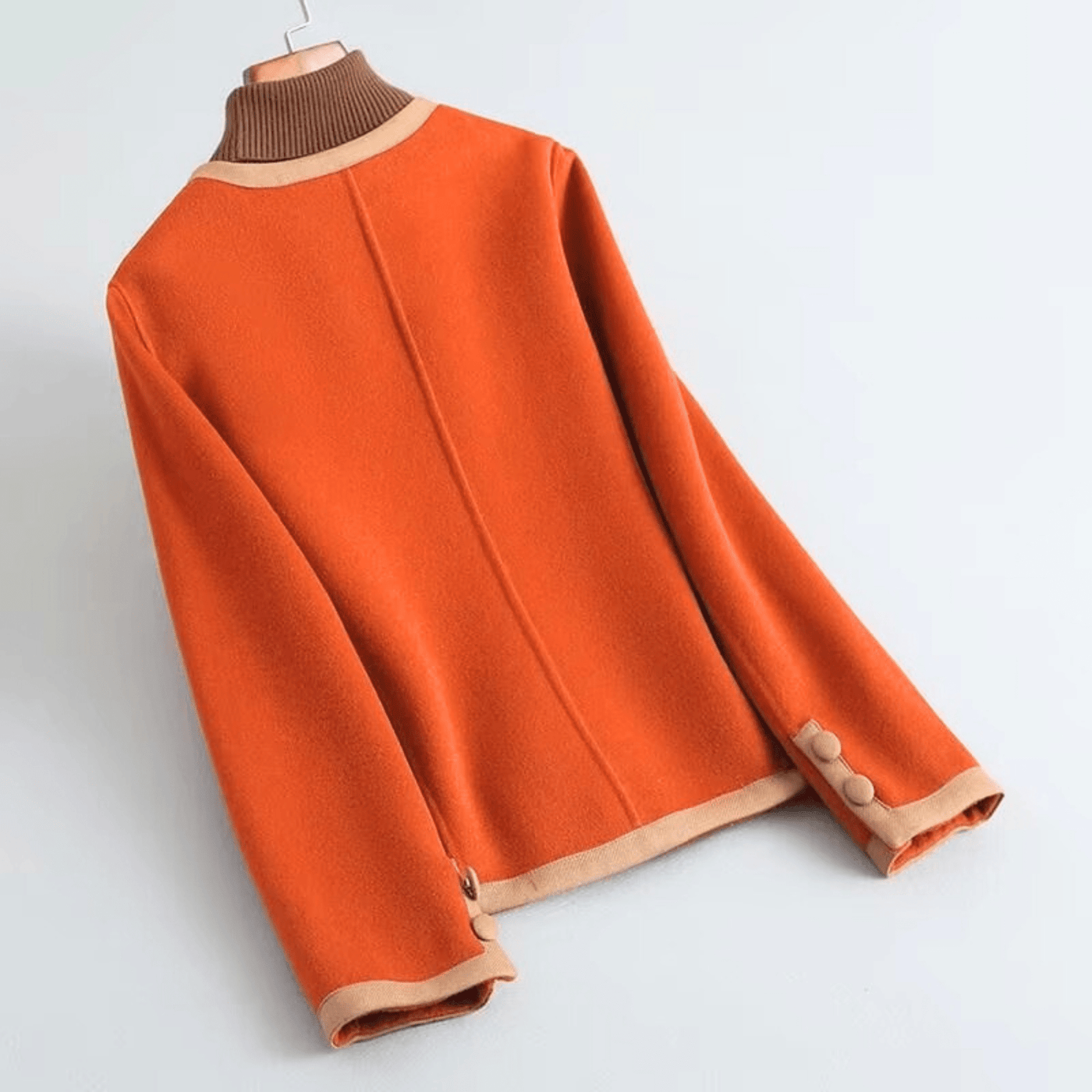 Chic Strickjacke mit Kontrastbesatz und Knöpfen