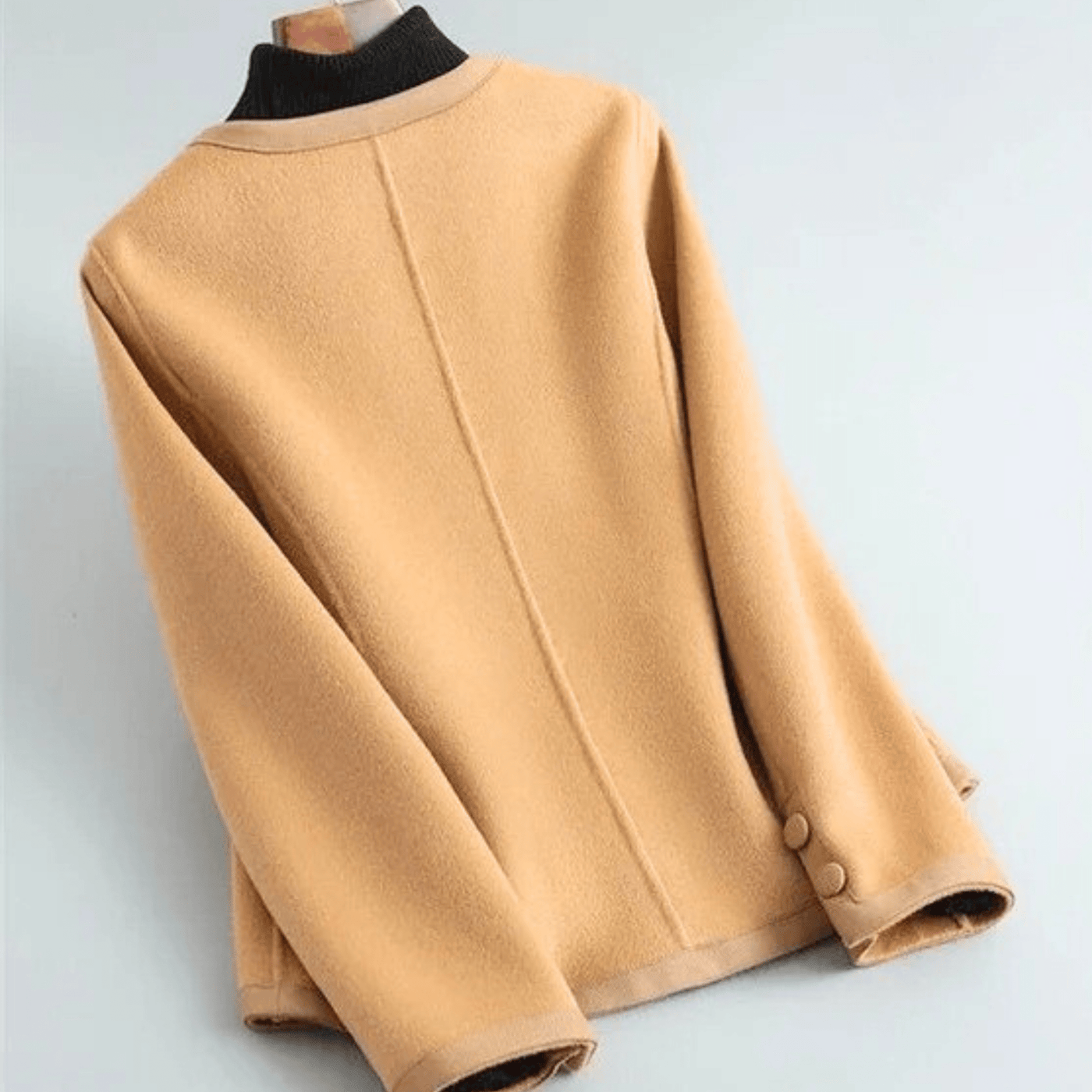 Chic Strickjacke mit Kontrastbesatz und Knöpfen